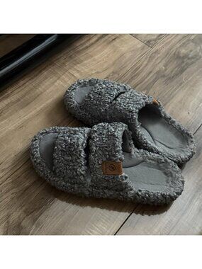 🆕Women's Cool-Gray Fuzzy Open-toe Slippers Soft Comfy Foam Indoor House Shoes